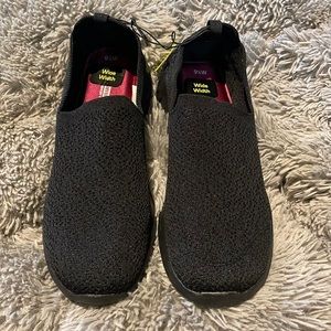 NWT Women’s Athletic Works 9 1/2 wide.